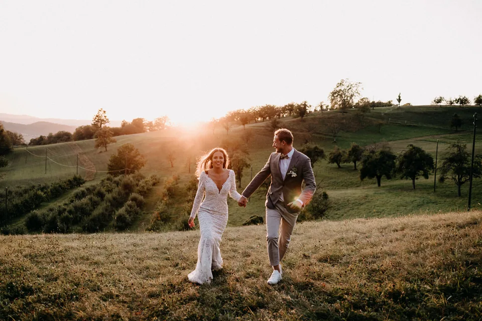 Brautpaar im Abendlicht – Hochzeitsfoto von Nadja Osieka