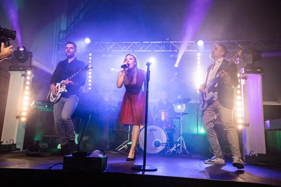 Hochzeitsband UPGRADE live auf der Bühne